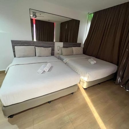 Tropical Hotel Kota Damansara Petaling Jaya Buitenkant foto